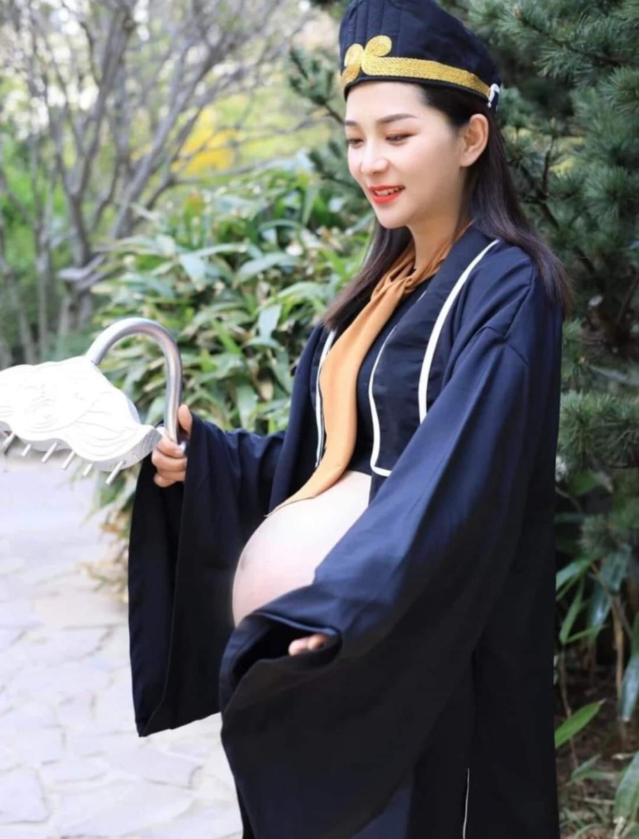 Gợi í concept chụp ảnh cho mẹ bầu siêu mới lạ 🤣🤣🤣