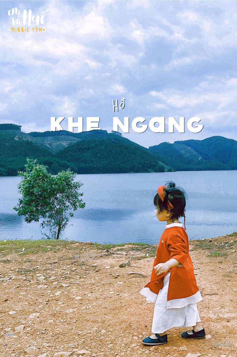 Con chào các cô chú ạ, con là em bé Minnie, 1 tuổi rưỡi 👧🏻

Con sinh ra ở Sài Gòn, mẹ con là người Huế, mẹ con rất yêu Huế…

Mẹ nói :”Xa Huế rồi, lại càng thấy yêu Huế nhiều hơn, giống như người ta thường nói khi có không trân trọng, mất lại tìm vậy đó”

Xa Huế rồi, mẹ con mới thấy Huế đẹp biết bao nhiêu, bình yên và nhẹ nhàng biết bao nhiêu.

Nếu có dịp, các cô chú hãy ghé thăm Huế của mẹ con nhé, ghé thăm vùng đất Cố Đô “bao năm vẫn vậy”, để được sống chậm lại, được cảm nhận nét đẹp trầm lắng, dịu dàng, bình yên của cảnh quan và con người nơi đây, một cảm giác khó tả khiến bất kỳ ai cũng phải luyến lưu ❤️

Trước khi đó, con mời các cô chú cùng con đi du lịch Huế trên từng bức hình nhé 🥰