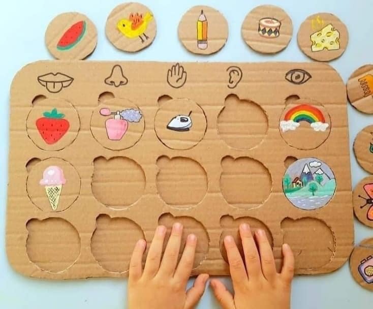 Các ý tưởng sáng tạo từ bìa carton. Các mẹ có thể tham khảo chơi cùng con.
Nguồn: sưu tầm