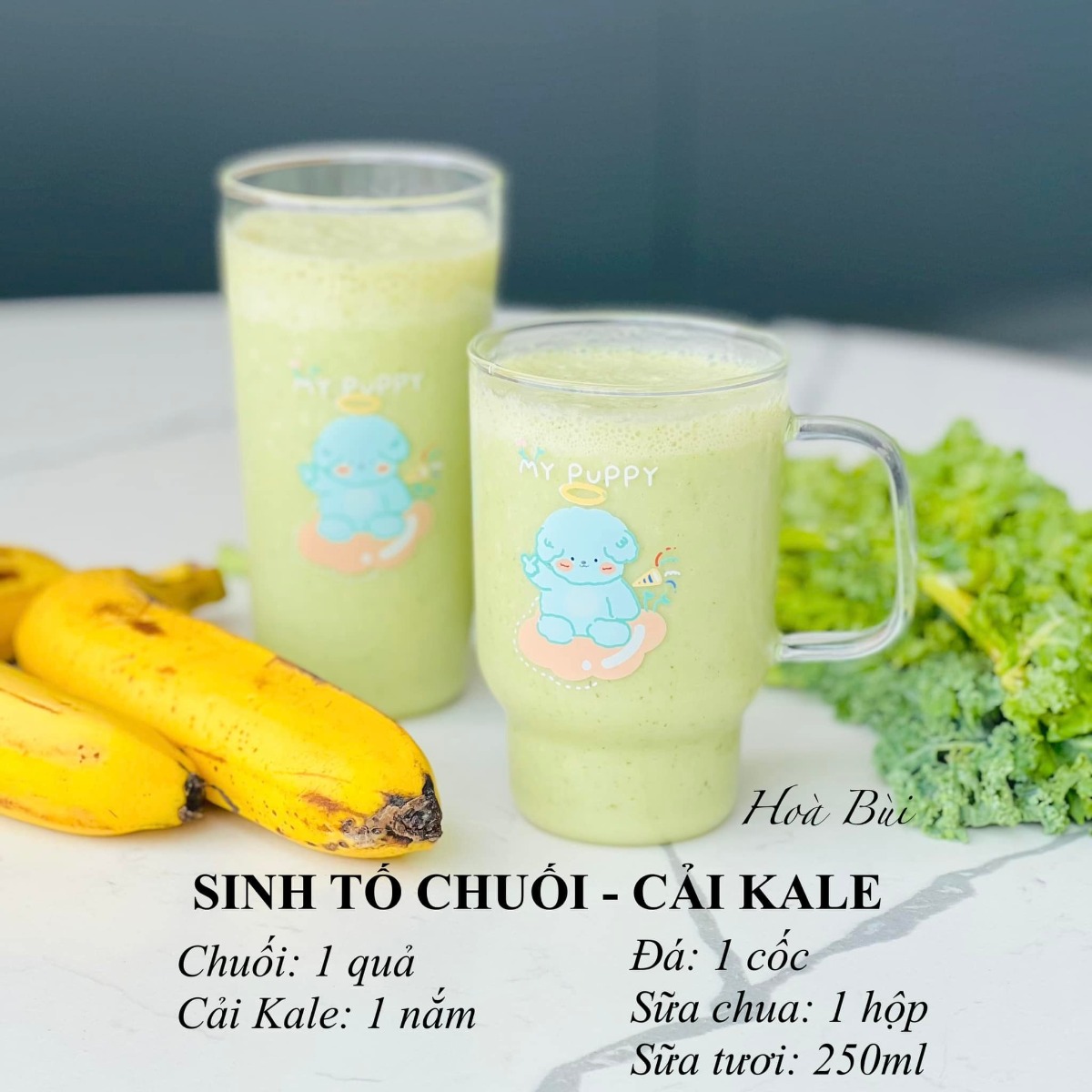 10 CÔNG THỨC SINH TỐ HOA QUẢ THƠM NGON ĐẸP 

Mùa hè nắng nóng này chỉ muốn uống gì đấy mát mát, thơm ngọt kiểu như sinh tố hoa quả hay nước ép. Nghĩ tới mấy thứ mát lạnh màu sắc cũng thích rồi.

Mấy bạn nhỏ nhà em có nhiều loại hoa quả để cắt miếng các bạn ý lại không ăn, không muốn ăn. Còn xay sinh tố thì nhiều khi dạng sệt các bạn ý lại không khoái lắm. Nói chung là cái gì cũng thế cũng cần tạo thói quen và rèn luyện từ từ. Dưới đây là những loại sinh tố hoa quả mà ngon, thơm và dễ uống mà được cả 3 bạn nhỏ nhà em cực thích nên em chia sẻ hi vọng sẽ tạo động lực để các mẹ làm vào hè này nhé. 

🍀 Mới làm quen nên em mới làm sinh tố từ hoa quả trước (rau thì khi quen hẳn cách uống thì em sẽ mix dần vào sau) 

🍀 Công thức chung là:

Hoa quả + sữa tươi không đường + đá + sữa chua + sữa đặc (tuỳ công thức)  

🍀 Một số lưu ý để có cốc sinh tố hấp dẫn:

👉 Không nên dùng sữa chua có hương vị mà nên dùng sữa chua hy lạp, sữa chua không đường.

👉 Nên dùng sữa tươi không đường hoặc sữa hạt nếu không dùng nước lọc vì hoa quả thường có vị ngọt sẵn, tuỳ hoa quả mà nhạt thì mix thêm sữa đặc, còn không thì bỏ qua sữa đặc vì sinh tố ngọt quá cũng khó uống. 

👉 Nếu công thức kết hợp 2-3-4 loại quả thì nên chọn cốt 1 loại có vị ngọt và hương thơm chủ đạo, còn lại không vị hoặc hơi chua để món sinh tố không bị ngọt quá khó quá. 

👉 Em thì hay xay hoa quả tươi luôn nhưng nếu không có thời gian mua sắm hàng ngày hoặc chuẩn bị hàng ngày hoặc có 1 số loại mix số lượng ít một loại thì có thể chia sẵn và cho vào hộp/túi để ngăn đá từng công thức, khi nào ăn thì bỏ ra xay là xong. 

👉 Cần có 1 chiếc máy xay công suất lớn để giúp sinh tố thật nhuyễn nhất là: rau củ và đá 

Vì nếu sinh tố mà nó lợn cợn thì sẽ khó uống hơn

Em tiện dùng luôn máy xay sữa hạt vì máy có công suất mạnh nên xay hơn 1p là nhuyễn mịn luôn, tiết kiệm thời gian hơn. 

Nguồn: Hòa Bùi - YÊU BẾP