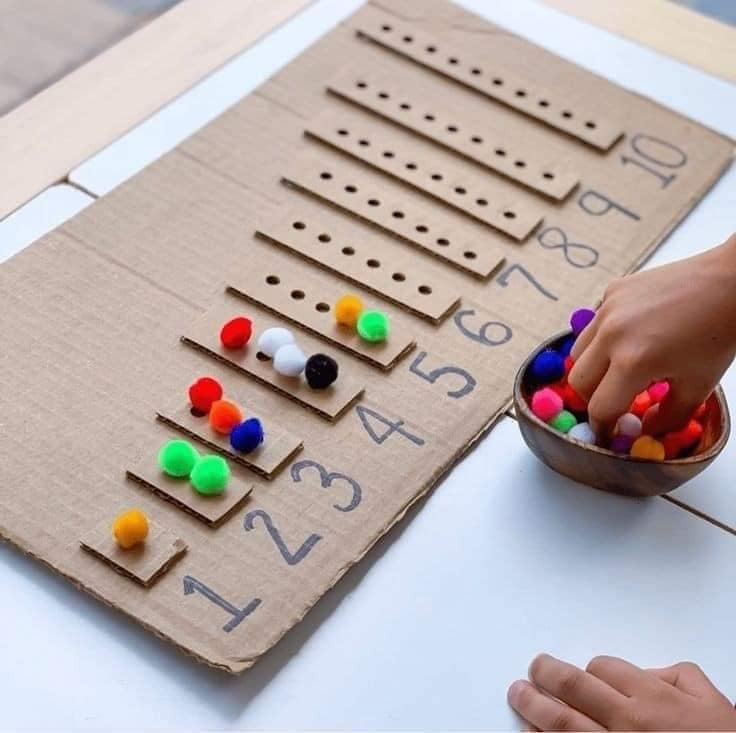 Các ý tưởng sáng tạo từ bìa carton. Các mẹ có thể tham khảo chơi cùng con.
Nguồn: sưu tầm