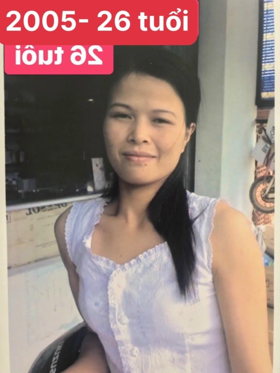 ☘❤ĐỪNG SỐNG CUỘC ĐỜI CỦA NGƯỜI KHÁC! 

- Khi tôi còn trẻ, tôi là một cô gái rất quê mùa, nhút nhát, thiếu tự tin. Làm bất kỳ chuyện gì cũng sợ, ngay cả việc ăn mặc của bản thân cũng sợ người này, sợ người kia đánh giá….. Học hành bằng cấp ra, xin được việc làm ngon lành, chồng bảo ở nhà cũng ở.  Chưa bao giờ dám sống cho bản thân, …. Nhưng khi tôi ốm, thì chỉ mình bản thân tôi chịu đau. Có ai gánh đau hộ tôi được đâu. Họ gặp thì chỉ biết chăm chăm vào khuyết điểm chê thẳng vào mặt tôi: “sao mày già, mày xấu đi nhiều thế, da xệ hết , nám hết rồi…..” Khiến tôi càng mặc cảm tự ti, càng không dám đi đâu,  bệnh còn nặng hơn nữa.

☘Và sau time dài ốm, đau, bệnh triền miên… Buông xuôi có cái chết không thành. Tình cờ một hôm đọc một câu triết lý : SỐNG MÀ KHÔNG KHOẺ MẠNH THÌ CHỈ LÀ TỒN TẠI CHỨ KHÔNG PHẢI LÀ SỐNG “. Phải sống cho đáng sống, là cuộc sống của chính mình. 

☘Và từ đó tôi đã tự mình ý thức: Sống tích cực, tập luyện thể thao….  Tôi đã tự tin , tự do làm những điều mình muốn, được làm những điều khiến mình vui, mình khỏe mạnh, HP và bình an. 

👉👉 Tôi đã biết không quan tâm thế giới ngoài kia nói gì, nghĩ gì. Chỉ tôi và Vũ Trụ  biết tôi tích cực là đủ!🙏🙏🙏