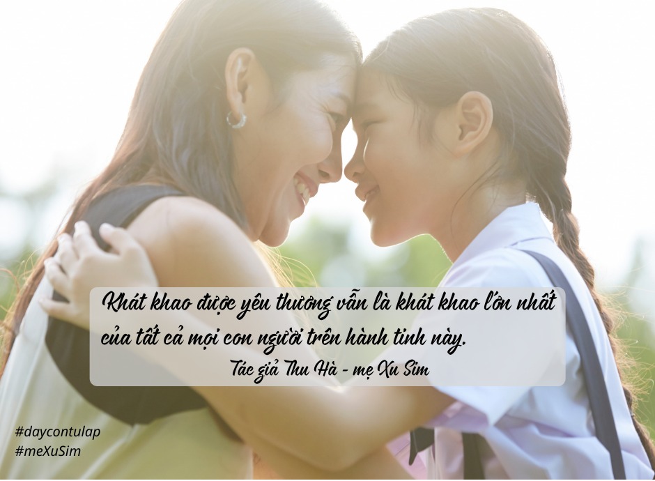 GIÁ TRỊ CỦA NHỮNG CÁI ÔM 👩‍👦

Hôm rồi mình mới đọc một nghiên cứu, rằng để sống, không phải là chỉ cần ăn 3 bữa/ngày đâu các mẹ ạ. Còn nhiều hơn thế nhiều ấy!

Con chúng ta mỗi ngày cần mình thiểu 4 cái ôm để tồn tại, 8 cái ôm để duy trì cuộc sống và 12 cái ôm để trưởng thành” (Nhà trị liệu tâm lý học Virginia Satir).

Và chúng ta cũng vậy!

Khát khao được yêu thương vẫn là khát khao lớn nhất của tất cả mọi con người trên hành tinh này.

Từ đôi mắt ngời sáng của một đứa trẻ, từ nỗ lực làm việc không mệt mỏi của người lớn, từ những miệt mài cống hiến, giúp đỡ và cho đi... Sâu thẳm phía sau, cũng là để được yêu thương và bảo vệ người mình yêu thương mà thôi.

Những cái ôm cần thiết như cơm ăn nước uống đấy các mẹ ạ. Những cái ôm là để cơ thể sản xuất ra đủ lượng oxytocin – một loại “hóc-môn tình yêu” được sản sinh ra từ tuyến yên, nó có tác dụng đặc biệt mạnh mẽ cho sức khỏe.

Waldinger- nhà tâm thần học của ĐH Harvard, là nhà khoa học thứ 4 kế thừa nghiên cứu kéo dài suốt 75 năm để tìm ra nền tảng của hạnh phúc. Ông nói: "Những người sống tách biệt, cô đơn trái với mong muốn thường cảm thấy kém hạnh phúc. Sức khỏe giảm sút rất sớm khi đạt trung tuổi, chức năng não bộ cũng giảm nhanh hơn, và tuổi thọ của họ cũng ngắn hơn.

Cuối thập niên 30, hầu hết nam giới đều tin rằng sự nghiệp chính là thước đo quan trọng nhất để làm nên một cuộc sống hạnh phúc. Nhưng sự thật thì, nền tảng của hạnh phúc là các mối quan hệ tốt đẹp! Đó là gia đình, là bạn bè thân thiết, là tri kỷ.

Hãy đầu tư thời gian để xây dựng điều đó! Đừng để phải hối hận!

Cuộc sống càng giàu vật chất, càng có nguy cơ nghèo tình thương, xã hội càng hiện đại cang khó tìm bạn tri kỷ!

Đừng tiết kiệm ôm con và đừng quên nhắc con ôm mình nha!

Tác giả Thu Hà - mẹ Xu Sim