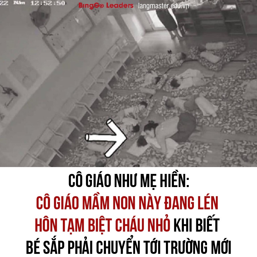 CÔ GIÁO NHƯ MẸ HIỀN ❤️

Mới đây, một đoạn video trích xuất từ camera ghi lại hình ảnh cô giáo lén hôn cháu nhỏ đã khiến cộng đồng mạng xúc động.

Khi mẹ báo với cô giáo rằng cháu bé sẽ phải đi học ở một trường khác, cô biết nên đã đến hôn vào má và vỗ về khi em đang ngủ.

Người mẹ khi kiểm tra camera cũng đã thấy cô giáo khóc, cảm giác lúc ấy thật khó tả.

Chẳng dễ gì gặp được giáo viên có tâm và tình cảm nhiều với các cháu nhỏ như vậy, chỉ mong rằng cô giáo luôn có sức khỏe tốt để ươm mầm non cho đất nước.