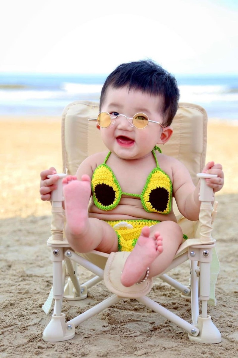 Lần đầu được má cho diện bikini đi biển 🌊🤣🤣
Cre: Bảo Yến
