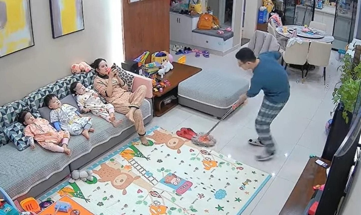THẾ MÀ NGÀY XƯA BẢO ANH CHỈ VIỆC YÊU EM THÔI MỌI THỨ ĐỂ EM LO? 

Xưa yêu nhau thề non hẹn biển, vẽ ra viễn cảnh tương lai nào là em sẽ đẻ cho anh 3 4 đứa, rồi nào gia đình mình đông con hạnh phúc lắm, anh chỉ việc yêu em thôi mọi thứ để em lo. 

Hồi ấy thấy thế cùng vui, nhắm mắt lấy vợ giờ đẻ 1 đàn con rồi lưng lúc nào cũng phải khom, thôi kể thế thôi đi gỡ mặt nạ cho các ông tướng bà tướng đây, anh em đừng ảo tưởng cuộc sống gia đình nhàn hạ nhé!