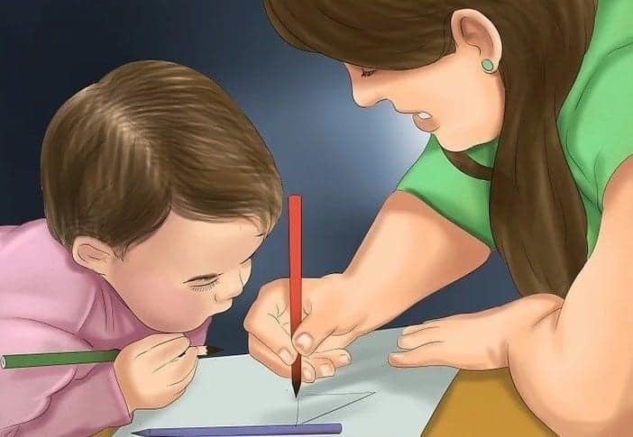 💥 10 CÁCH DẠY CON KHÔNG CẦN DÙNG ROI VỌT💥

1. NGHIÊM KHẮC NHƯNG HIỀN DỊU

Trẻ em sẽ dễ ghi nhớ lời bạn hơn nếu bạn nói với chúng bằng giọng nói nhẹ nhàng nhưng dứt khoát.

2. LÙI LẠI

Sẽ tốt hơn nếu bạn bảo con: “Bây giờ mẹ đang rất cáu, không nên giải quyết chuyện của con vội. Chúng ta sẽ nói sau!”.

3. DẠY CON NGHE LỜI

Đừng phạt con vì không nghe lời. Thay vào đó hãy tìm cách dạy cháu biết làm theo lời cha mẹ. Ví dụ: “Mẹ không đồng ý khi con vứt mũ lung tung thế này. Từ lần sau, hãy treo mũ vào đúng chỗ. Mẹ phải làm gì để giúp con nhớ điều này nhỉ?”.

4. LUÔN CÓ TINH THẦN XÂY DỰNG

Thay vì nói “Mẹ phải nhắc bao nhiêu lần để con đánh răng đây?”, hãy bảo “Con đánh răng đi, khi nào xong thì bảo mẹ để mẹ lấy đồ ăn sáng cho con”.

5. GIẢI THÍCH NHƯNG KHÔNG DỌA NẠT

Hãy giải thích ngắn gọn cho trẻ hiểu vì sao phải làm thế này thế kia. Như vậy tức là bạn đã cung cấp cho cháu nền tảng quan trọng để cháu có những hành vi tốt.

6. CỐ GẮNG KHÔNG NỔI NÓNG

Thay vì thấy việc xấu con vừa làm là quá nghiêm trọng, bạn hãy coi như đây chính là dịp để bạn hướng suy nghĩ của con tới những hành vi tốt. Nhìn nhận vấn đề như vậy bạn sẽ bớt cáu giận, bớt nóng nảy và hiệu quả giáo dục sẽ tốt hơn rất nhiều.

7. TẠO RA ĐỘNG CƠ KHUYẾN KHÍCH CON

Khuyến khích con làm việc nhà cùng mình bằng những câu như “Con ăn nốt cốc kem nhanh lên để mẹ con mình về nhà. Mẹ muốn kịp rán bánh phồng tôm”. Như vậy, chắc chắn cháu sẽ tự giác giúp mẹ rán bánh cho kịp.

8. HÃY MỀM DẺO, LINH HOẠT

Bạn đang đợi cháu để đi dạo vì đã đến giờ theo thời gian biểu. Tuy nhiên, nếu cháu hỏi “Cho con xem nốt phim rồi mẹ con mình đi dạo được không?” thì bạn nên đồng ý. Nhân nhượng một chút chính là cách rất tốt để dạy con tính kỉ luật.

9. ĐỪNG RA LỆNH

Không có gì gây khó chịu và kém hiệu quả hơn việc ra lệnh cho con làm gì đó chỉ vì cha mẹ thấy mình là người trên, có quyền ra lệnh, con là người dưới, phải tuân lệnh.

Hãy mời con hợp tác bằng những câu như “Mẹ đang có việc bận quá. Mẹ muốn con mặc áo len vào kẻo lạnh”. Những câu kiểu này có tác dụng tuyệt vời so với cách nói “Mặc ngay áo len vào! Mẹ nói có nghe không?”.

10. KHÔNG XÚC PHẠM KHI MẮNG CON

Nhiều bà mẹ, ông bố thường quá lời khi mắng con. Những từ ngữ chua ngoa, sỉ nhục hoặc làm trầm trọng hóa khuyết điểm của con khiến đứa trẻ cảm thấy mình bị oan ức. Đôi khi, tội của cháu chỉ đáng một, cha mẹ nâng lên thành năm, thành mười. Cháu sẽ tức giận và “trả thù” bằng cách không nghe lời.