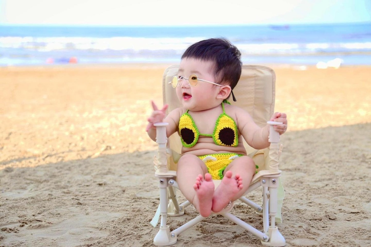 Lần đầu được má cho diện bikini đi biển 🌊🤣🤣
Cre: Bảo Yến