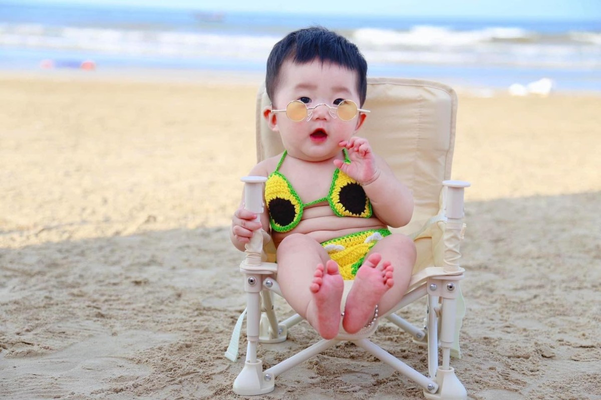 Lần đầu được má cho diện bikini đi biển 🌊🤣🤣
Cre: Bảo Yến