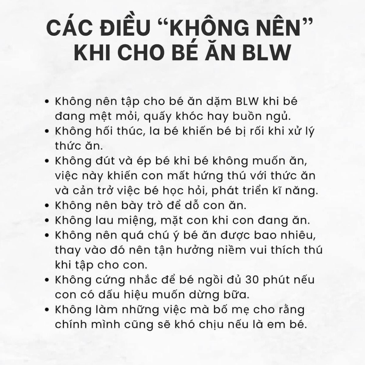 Beauty blogger Changmakeup và kinh nghiệm cho con ăn dặm theo BLW 🌟

Mamibabi có đầy đủ công thức ăn dặm tự chỉ huy cho các mẹ cần ạ: https://mamibabi.com.vn/thuc-don-an-dam?type=5

Từ sau khi lập gia đình, Changmakeup quyết định tạm dừng làm beauty blogger để chăm sóc cho gia đình nhỏ của mình.

Thế nhưng fan của nàng Blogger vẫn cực kì yêu thích những video chăm con, khoe con, chia sẻ kinh nghiệm nuôi con được cô nàng đăng tải trên mạng xã hội.

Gần đây nhất Changmakeup đã chia sẻ phương pháp cho con ăn dặm cực khoa học:

"Mấy hôm nay các video mukbang của Chum viral trên Tiktok và mình nhận được hàng nghìn comment, inbox hỏi về kiểu ăn mà Chum đang áp dụng. BLW với mình không chỉ là 1 phương pháp ăn dặm đơn thuần mà là 1 lối sống, 1 cách giáo dục con rất khoa học. Hơn 3 tháng qua nhìn Chum ăn theo cách này, mình thấy con nhanh nhạy trong kĩ năng, tự lập trong thái độ. Nếu như các mom muốn tìm hiểu sâu và kĩ hơn về BLW thì có sẵn rất nhiều đầu sách của cả tác giả nước ngoài và VN đã viết, và mình chân thành khuyên mọi người nên đào sâu nếu thực sự muốn hưởng con theo BLW.

Trong post này mình chia sẽ những kinh nghiệm bản thân minh học và đúc kết được trong thời gian qua, ĐẶC BIỆT là những điều nên và không nên. Tất nhiên các con đều là những cá thể đặc biệt, không bạn nào giống bạn nào, và chúng ta với cương vị làm mẹ, không nên tìm phương pháp “hoàn hảo” mà hãy tìm phương pháp phù hợp với con nhất. 

Nếu có câu hỏi nào mình giải đáp được thì mình rất sẵn lòng. Cảm ơn cả nhà iu đã ủng hộ nhà Chum nhé"

Mình thấy đây là một phương pháp cho con ăn của mẹ bỉm hiện đại, các Moms nhà mình muốn nuôi con khoẻ nhất định không nên bỏ qua nhé 😍

Nguồn: Hi.chumchum