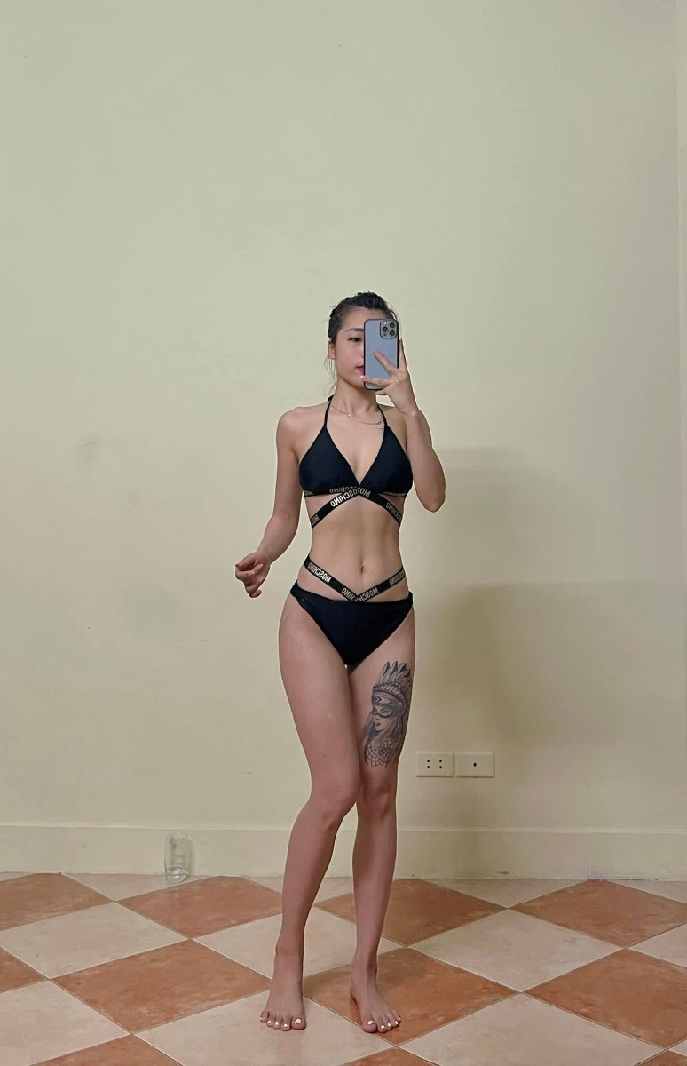 Khoe với chị em chút thành quả body của mình.
Mẹ 2 con, u37, 1m58, 48kg. Ăn và tập tại nhà. Không đẹp bằng ai, nhưng đẹp hơn mình của ngày hôm qua là hạnh phúc rồi ạ.