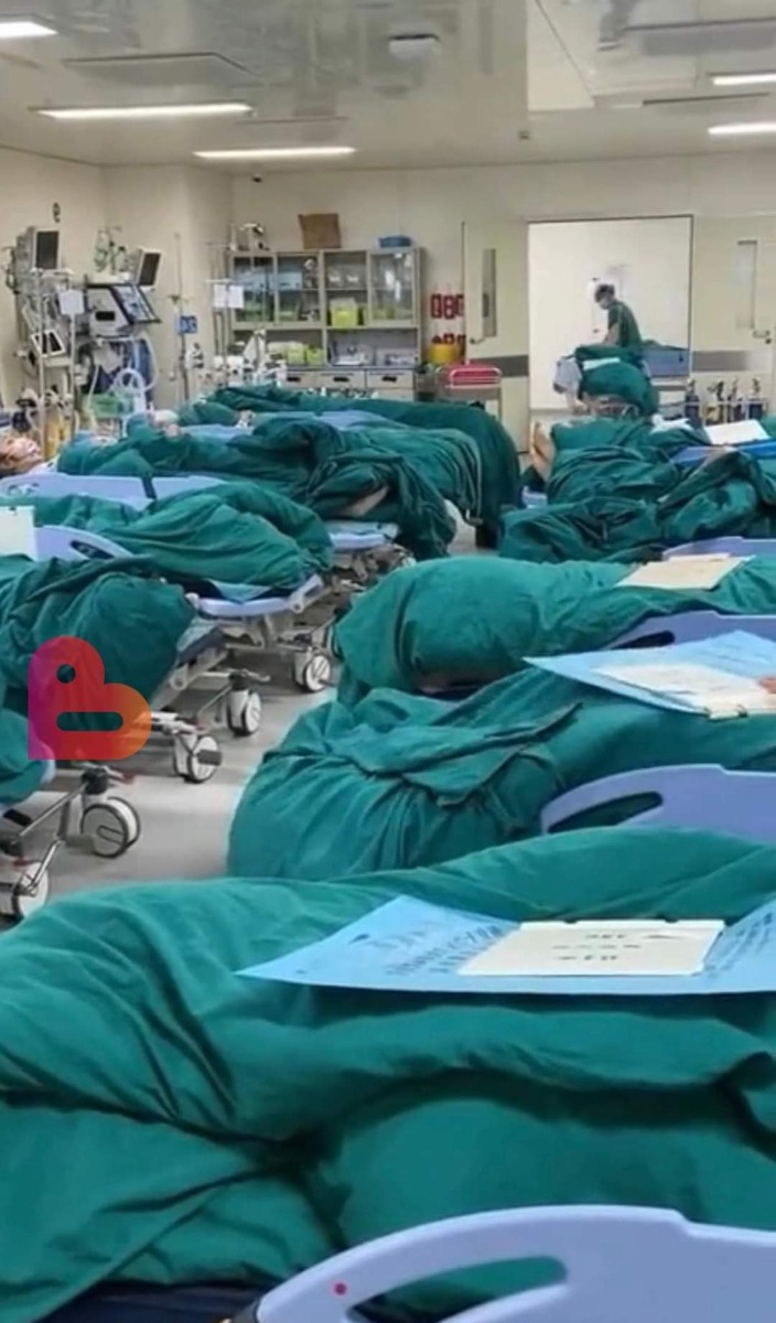 CĂN PHÒNG KHIẾN CHỊ EM TOÁT MỒ HÔI HỘT KHI NHẮC ĐẾN 🥲

Đây là hình ảnh của phòng hồi sức sau sinh dành cho các sản phụ sinh mổ, mỗi người một cảm giác khi trở ra từ căn phòng này, người bảo bình thường, người bảo hơi lạnh nhưng đa phần chị em feedback là rét run cầm cập, 2 hàm răng đập vào nhau kêu cành cạch, đã thế người còn ngứa ngáy mún điêng lun 🥲. 

Để đẻ ra một em bé vợ đã vất vả thật đấy, yêu chiều vợ thật nhiều vào anh em nhé 😋

Ảnh: Nguyễn Văn Hiếu
Via Beatvn