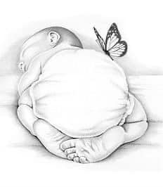 HỘI CHỨNG ĐỘT TỬ Ở TRẺ NHỎ
SIDS (SUDDEN INFANT DEATH SYNDROME)

Mình thấy có một bạn khác post một cái hình đứa nhỏ cỡ 4-5 tháng gì đó nằm sấp thiệt là dễ thương, mình có còm là mình không thích đứa nhỏ nằm sấp như vậy, có bạn hỏi sao vậy anh?

Thôi để mình kể cho nghe về SIDS.

Hội chứng đột tử ở trẻ nhỏ (SIDS) hay còn từng được gọi là những cái chết trong nôi (crib deaths) vì hầu hết các trường hợp xảy ra trong lúc trẻ đang ngủ trong nôi và chết khi nào không rõ

SIDS được chẩn đoán khi một trẻ nhỏ từ 1-12 tháng tử vong trong lúc ngủ không rõ nguyên nhân. Không rõ nguyên nhân có nghĩa là sau khi đã khám nghiệm tử thi, kiểm tra môi trường sinh hoạt ở nhà, điều tra các tiền sử, triệu chứng của các bệnh có thể gây tử vong nhưng không thể tìm ra bất kỳ nguyên nhân nào. Khi đó đứa nhỏ xấu số này sẽ được cho là qua đời vì SIDS.

Bạn có biết nguyên nhân tử vong hàng đầu ở trẻ em dưới 1 tuổi ở Mỹ là gì không, đó không phải là nhiễm trùng hay tai nạn, mà là SIDS, khoảng đâu 2300 trẻ tử vong mỗi năm.

90% trường hợp SIDS xảy ra trong 6 tháng đầu đời, mà cao nhất là từ 1-4 tháng khi trẻ chưa lật được. Hầu hết đều xảy ra lúc ngủ, đột ngột, không có dấu hiệu gì báo trước và đều đang khỏe mạnh bình thường.

Nguyên nhân của SIDS là gì? Cho tới nay người ta vẫn chưa xác định được nguyên nhân, tuy nhiên các yếu tố nguy cơ đã được tìm thấy là:

- Trẻ ngủ nằm sấp hay nằm nghiêng, là yếu tố nguy cơ quan trọng nhất.
- Trẻ sinh non hay sinh nhẹ cân.
- Trẻ ngủ trong nhiệt độ quá nóng, cái này các bạn ở VN nên xem lại, mở máy lạnh mà mở 28 độ, rồi than con chảy mồ hôi đầu, rồi đổ thừa thiếu Ca, uống Ca triền miên.
- Ngủ trên giường có nệm mềm, hoặc có mền gối mềm.
- Hút thuốc trong nhà.
- Gia đình có tiển sử SIDS.
- Mẹ trẻ hơn 20 tuổi, hút thuốc trong thai kỳ, hay không được chăm sóc tiền sản và lúc mang thai thì con có nguy cơ SIDS cao hơn.

LÀM SAO ĐỂ PHÒNG NGỪA SIDS?

- Cho trẻ nằm ngửa khi ngủ. Từ 1970 hiệp hội nhi khoa Hoa Kỳ đã khuyến cáo cho trẻ nhỏ ngủ nằm ngữa, sau đó tỷ lệ SIDS giảm đáng kể, nhưng tỷ lệ bệnh đầu bẹp lại tăng lên.

- Ngủ trong nôi có bề mặt cứng với nệm rất mỏng, không ngủ với gối mềm, mền lớn, thú nhồi bông, tóm lại là có thể làm trẻ bị ngạt.

- Trong nhà không có hút thuốc

- Nhiệt độ phòng không quá nóng, nóng quá làm trẻ lật sấp và bị SIDS.

- Mẹ phải được chăm sóc tiền sản tốt, cho bú sữa mẹ. Sữa mẹ không làm giảm SIDS nhưng chu kỳ bú thường xuyên hơn và mẹ ở gần con nhiều hơn nên làm giảm SIDS.

Nguyên nhân của SIDS vẫn còn là suy đoán, mặc dù suy đoán rất hợp lý nhưng gần như không thể chứng minh được vì không có ai có thể biết trước mà thu thập bằng chứng vào lúc trẻ tử vong vì SIDS.

Các chuyên gia cho rằng SIDS liên quan tới tình trạng trẻ còn quá nhỏ để thức dậy và thay đổi tư thế khi bị ngạt.

Khi trẻ nằm sấp, trẻ thở úp mặt trên giường sẽ làm trẻ thở lại khí CO2, khi chúng ta thở lại khí CO2, nồng độ khí CO2 lên cao sẽ kích thích trung tâm hô hấp thở nhanh hơn để thải CO2 nhanh hơn, chúng ta sẽ thay đổi tư thế để thở tốt hơn.

Khi trẻ quá nhỏ, não bộ chưa phát triển để trẻ thức dậy và thở nhanh hơn, quá yếu để lật ngửa trở lại và ngộp tới chết. Đó là lý do giải thích cho các yếu tố nguy cơ như nằm sấp, trẻ sinh non nhẹ cân, nhiệt độ nóng, ect

Mình viết bài này vì hai tuần trước mình nhận được tin một bệnh nhân 3 tháng vừa qua đời vì SIDS, kết quả giải phẫu tử thi không ghi nhận được bất kỳ điều gì bất thường, nhưng dòng ghi chú ở cuối cái báo cáo tử thiết làm mình nhớ hoài, làm mình muốn nói gì đó khi thấy cái hình trẻ nằm sấp ngủ dù nó rất dễ thương.

Dòng đó ghi rằng: trẻ được ghi nhận tử vong tại nhà trong tư thế nằm sấp.

Bạn nào hỏi con mình nó thích nằm ngủ sấp thì sao, thật ra khi con lớn hơn 6 tháng, lật tới lật lui thoải mái thì nó nằm sấp không sao cả vì nó sẽ tự thay đổi tư thế khi ngộp, trừ khi bị kẹt mền gối quá nhiều. Con mình toàn ngủ nằm sấp, cho đi ngủ nằm ngửa, mà một hồi là nằm sấp, mình cũng kệ.
SIDS không phải là chuyện của riêng ai.
Share tự nhiên

- BS. Hung Truong