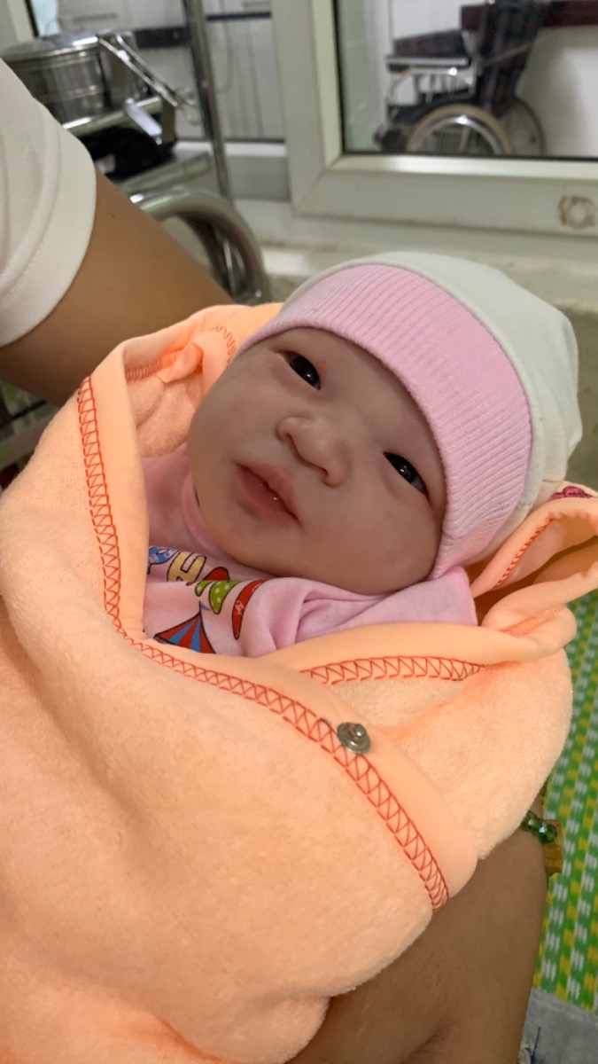 Bé con 40w1d 
Đã ra đời 11:19 3kg 
Thai giáo rất tốt xinh ra ít khóc toàn ngủ không à . Sau ba ngày chuyển dạ k thành công nên mổ luôn . Bé con đã biết bú và đi phân su 2 lần mà k khóc gì hết