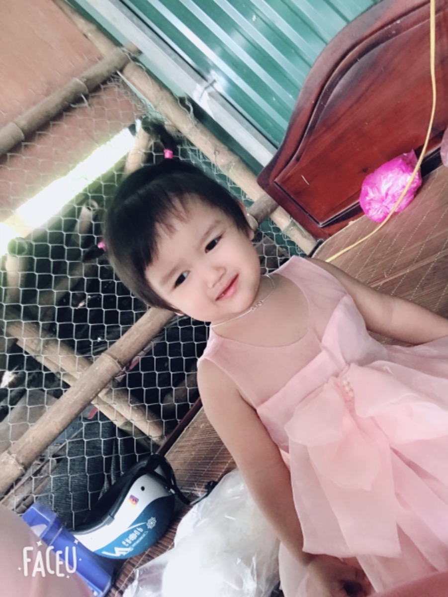 Bé nhà em 25 tháng, khi được 1 tuổi bé đã được 10kg rồi nhưng chững cả năm nay không lên được kg nào. Các mom tư vấn cho em nên bổ sung thêm sữa hay loại thuốc nào giúp bé hấp thu tốt với ạ. Bé nhanh nhẹn, rất thông minh nhưng hoạt động liên tục không nghỉ chân tay lúc nào