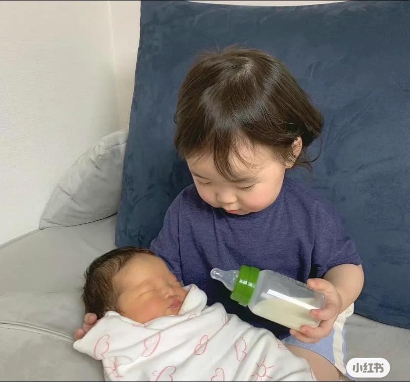 Các cụ có câu: "Ruộng sâu, trâu nái không bằng con gái đầu lòng" quả không sai! 🥰