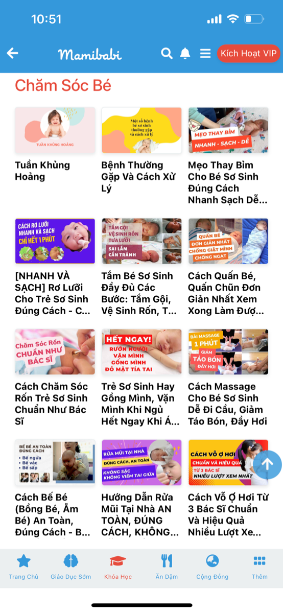 HỌC TRỌN ĐỜI KHÔNG GIỚI HẠN 43 KHOÁ HỌC NUÔI DẠY CON CỦA MAMIBABI

Thật vui khi có thể nói với các mẹ rằng tính tới tháng 9/2022, Mamibabi đã có 43 khoá học thai giáo và nuôi dạy con rồi. Tháng 8/2022 chúng mình mới có 36 khoá nhưng hiện đã có thêm nhiều khoá mới về chăm sóc trẻ sơ sinh như cách bế bé, vệ sinh, rơ lưỡi, quấn chũn… đảm bảo mẹ nào cũng có thể tự chăm bé một cách nhẹ nhàng ạ.

Mamibabi là ứng dụng dành cho các mẹ bỉm sữa bận rộn nên tất cả các khoá học của chúng mình đều đảm bảo trực quan, dễ hiểu, dễ làm, tính ứng dụng cao. 

Những mẹ là VIP Mom từ trước có thể tiếp tục học những khoá mới mà không phải trả thêm bất cứ khoản phí nào. 

Những mẹ chưa là VIP Mom có thể tìm hiểu quyền lợi và đăng ký VIP Mom tại đây https://mamibabi.com.vn/vip/info?mode=9 

Các khoá học được Mamibabi xây dựng dựa trên ý kiến đóng góp và nhu cầu thực tế của các mẹ. Vì vậy nếu có bất cứ mong muốn nào, các mẹ hãy nhắn với Mamibabi nhé! 
_______________________________
Mamibabi là ứng dụng thai giáo và giáo dục sớm duy nhất tại Việt Nam:
• Được sáng lập bởi chuyên gia thai giáo Phạm Ngọc Thắng, tác giả cuốn sách “Rủ chồng thai giáo”
• Được xây dựng theo hướng “1 tài khoản – ngàn nội dung”, bạn chỉ cần mua tài khoản VIP Mom 1 lần duy nhất để đọc hàng ngàn nội dung về nuôi dạy con. 

- Hơn 3000 hoạt động thai giáo giúp mẹ vui bé khỏe https://mamibabi.com.vn/vip/info?mode=1
- Hơn 1000 bản nhạc thai giáo và karaoke thai giáo
- Hơn 1000 bài thơ và câu truyện thai giáo tiếng Anh, tiếng Việt, Ehon, audio
- Hơn 500 hoạt động giáo dục sớm cho bé từ 0 - 6 tuổi
- Hơn 300 món ăn dặm cho bé từ 6 tháng đến 2 tuổi  
- Thực đơn 280 ngày mang thai cho mẹ bầu  
36 khóa học toàn diện và chuyên sâu dành cho mẹ bầu và bé 0 - 6 tuổi: https://mamibabi.com.vn/khoa-hoc