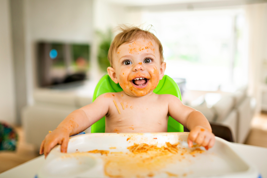 Lúc ăn hết mình, lúc dọn… hết hồn”

Chúc các mẹ và các bé cuối tuần thật nhiều niềm vui! 

Các mẹ định cho con ăn dặm tự chỉ huy BLW hãy… chuẩn bị tinh thần nhé ạ! Nói vậy thôi chứ chỉ cần con ăn ngon, ăn vui thì bố mẹ sẵn sàng dọn dẹp phải không ạ?

Mẹ nào đang tìm hiểu về ăn dặm tự chỉ huy thì xem tại đây nhé, Mamibabi hướng dẫn mẹ từ cách bắt đầu cho bé ăn tới thực đơn các món theo giai đoạn >>> https://mamibabi.com.vn/an-dam#popup-an-dam-tu-chi-huy