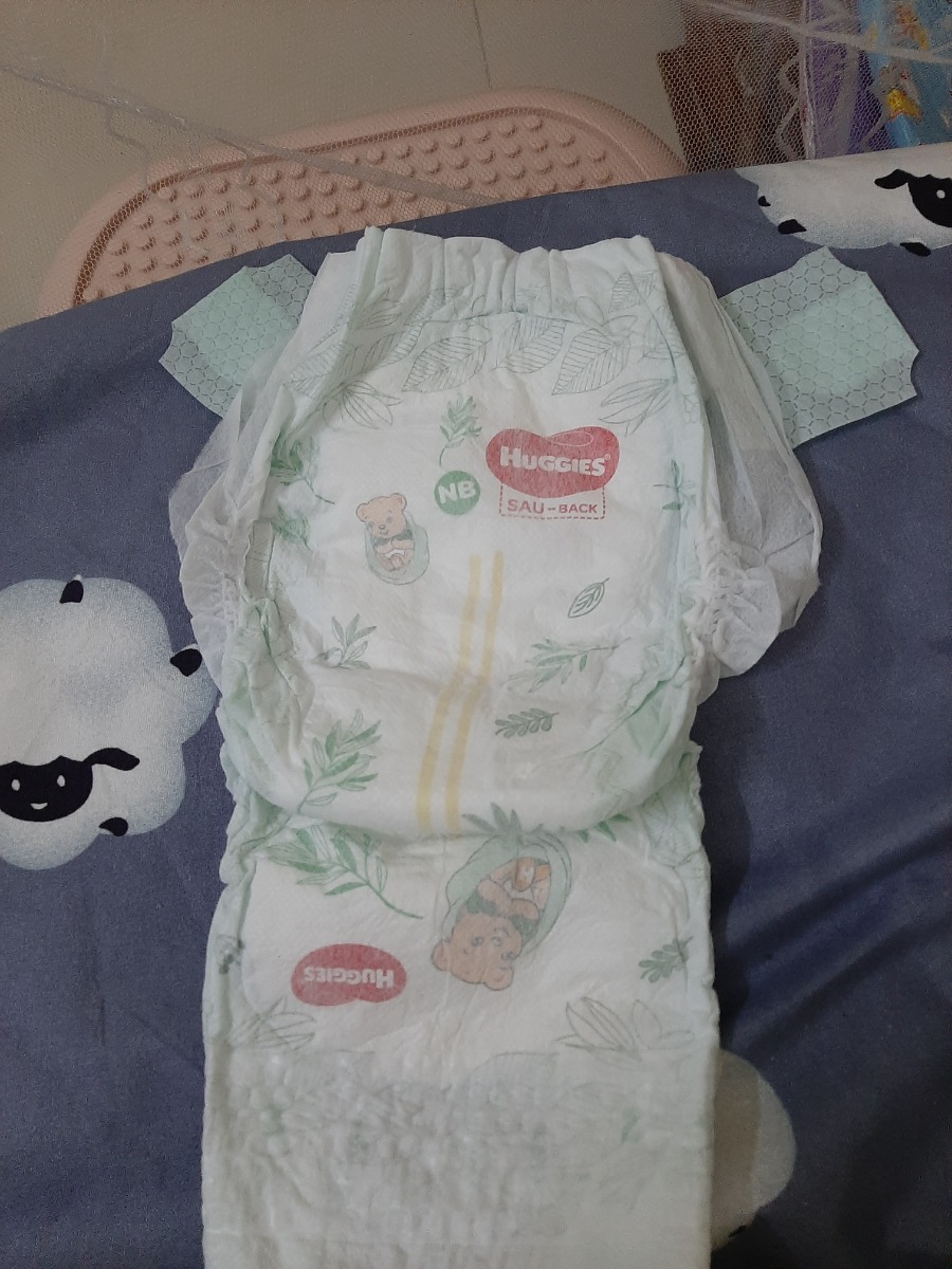 Các mom cho mình hỏi con mình vừa sinh ra đã dùng bỉm này rồi, có vấn đề gì k ạ ? Tự nhiên chột dạ vì đọc đc trang con 2 tháng mới cho bỉm quần
