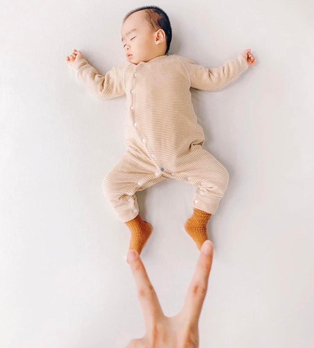 Tranh thủ con ngủ nướng, ngịch ngợm chụp hình chút xíu ba mẹ ơi!

Ngày đầu tiên của năm mới, xin được post những bức hình đáng yêu này. Mong tất cả chúng ta sẽ có một năm hạnh phúc với những thiên thần nhỏ đáng yêu của mình.

Đừng quên rằng Mamibabi luôn có sẵn hàng ngàn nội dung giúp hành trình mang bầu và làm mẹ của bạn trở nên nhẹ nhàng hơn https://mamibabi.com.vn/

2 mục tiêu của chúng mình trong 2023 là “Thêm nhiều nội dung” và “Luôn bình ổn giá”. Chúng mình vẫn đang nỗ lực từng ngày để Mamibabi là ứng dụng thai giáo và giáo dục sớm có giá tốt nhất tại Việt Nam như hiện nay! 

Chúc mừng năm mới!