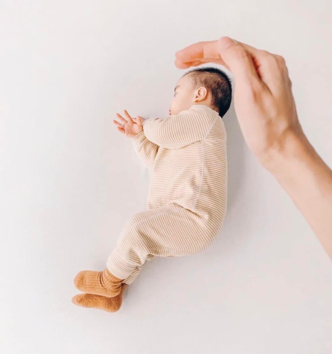 Tranh thủ con ngủ nướng, ngịch ngợm chụp hình chút xíu ba mẹ ơi!

Ngày đầu tiên của năm mới, xin được post những bức hình đáng yêu này. Mong tất cả chúng ta sẽ có một năm hạnh phúc với những thiên thần nhỏ đáng yêu của mình.

Đừng quên rằng Mamibabi luôn có sẵn hàng ngàn nội dung giúp hành trình mang bầu và làm mẹ của bạn trở nên nhẹ nhàng hơn https://mamibabi.com.vn/

2 mục tiêu của chúng mình trong 2023 là “Thêm nhiều nội dung” và “Luôn bình ổn giá”. Chúng mình vẫn đang nỗ lực từng ngày để Mamibabi là ứng dụng thai giáo và giáo dục sớm có giá tốt nhất tại Việt Nam như hiện nay! 

Chúc mừng năm mới!