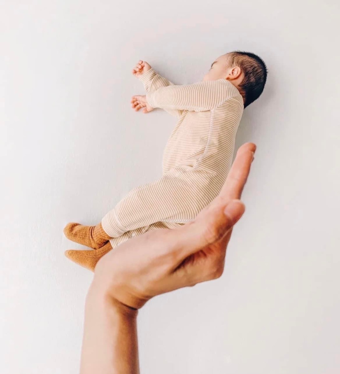 Tranh thủ con ngủ nướng, ngịch ngợm chụp hình chút xíu ba mẹ ơi!

Ngày đầu tiên của năm mới, xin được post những bức hình đáng yêu này. Mong tất cả chúng ta sẽ có một năm hạnh phúc với những thiên thần nhỏ đáng yêu của mình.

Đừng quên rằng Mamibabi luôn có sẵn hàng ngàn nội dung giúp hành trình mang bầu và làm mẹ của bạn trở nên nhẹ nhàng hơn https://mamibabi.com.vn/

2 mục tiêu của chúng mình trong 2023 là “Thêm nhiều nội dung” và “Luôn bình ổn giá”. Chúng mình vẫn đang nỗ lực từng ngày để Mamibabi là ứng dụng thai giáo và giáo dục sớm có giá tốt nhất tại Việt Nam như hiện nay! 

Chúc mừng năm mới!