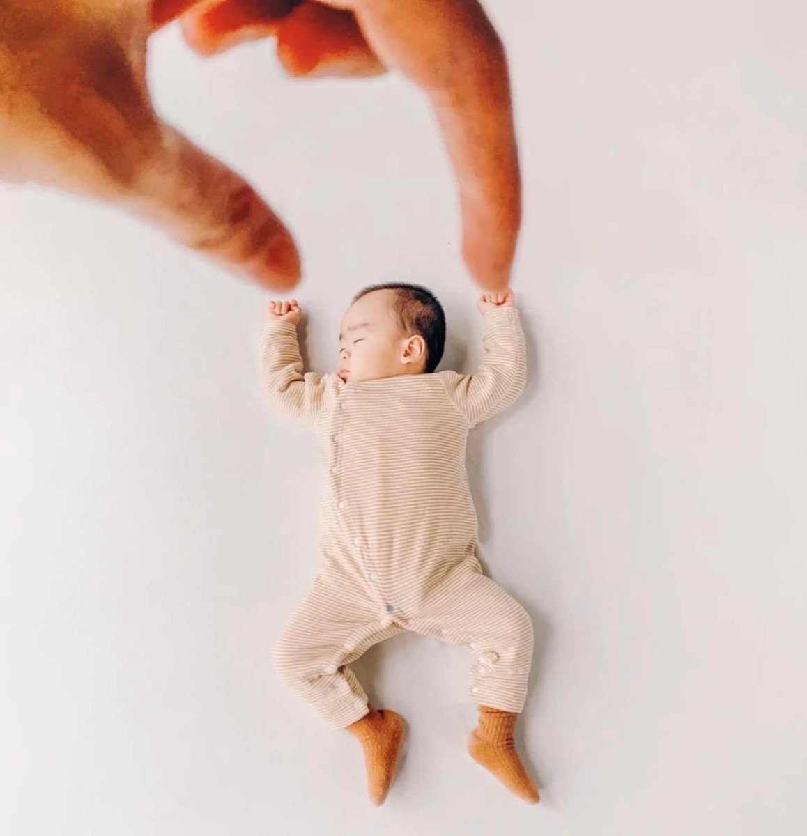 Tranh thủ con ngủ nướng, ngịch ngợm chụp hình chút xíu ba mẹ ơi!

Ngày đầu tiên của năm mới, xin được post những bức hình đáng yêu này. Mong tất cả chúng ta sẽ có một năm hạnh phúc với những thiên thần nhỏ đáng yêu của mình.

Đừng quên rằng Mamibabi luôn có sẵn hàng ngàn nội dung giúp hành trình mang bầu và làm mẹ của bạn trở nên nhẹ nhàng hơn https://mamibabi.com.vn/

2 mục tiêu của chúng mình trong 2023 là “Thêm nhiều nội dung” và “Luôn bình ổn giá”. Chúng mình vẫn đang nỗ lực từng ngày để Mamibabi là ứng dụng thai giáo và giáo dục sớm có giá tốt nhất tại Việt Nam như hiện nay! 

Chúc mừng năm mới!