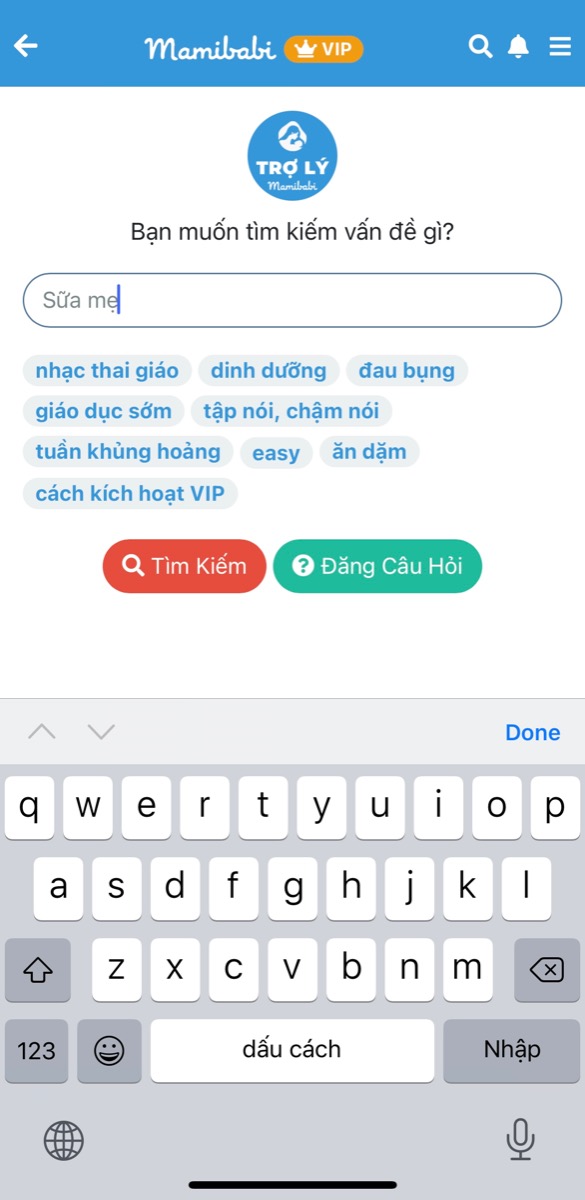 HÃY KHÁM PHÁ CHỨC NĂNG “TÌM KIẾM” MỌI ĐIỀU BẠN CẦN TẠI MAMIBABI 

Bạn nhìn phía trên bên phải màn hình chính sẽ thấy biểu tượng kính lúp. Đây chính là nút “tìm kiếm”, giúp bạn tìm được mọi điều bạn quan tâm tại Mamibabi.

Ví dụ: Bạn bấm vào hình kính lúp rồi gõ chữ “sữa mẹ”, ứng dụng sẽ hiện ra mọi nội dung liên quan tới sữa mẹ như các khoá học về sữa mẹ, bài kiến thức về sữa mẹ, các câu hỏi - đáp về sữa mẹ của các mẹ khác.

Nếu thắc mắc về bất cứ điều gì, bạn hãy dùng chức năng tìm kiếm này để đọc được các thông tin cần thiết nhé. Bạn cũng có thể để lại câu hỏi để Mamibabi và các mẹ khác hỗ trợ bạn. 
____________________________________

Mamibabi là ứng dụng thai giáo và giáo dục sớm duy nhất tại Việt Nam:
• Được sáng lập bởi chuyên gia thai giáo Phạm Ngọc Thắng, tác giả cuốn sách “Rủ chồng thai giáo”
• Được xây dựng theo hướng “1 tài khoản – ngàn nội dung”, bạn chỉ cần mua tài khoản VIP Mom 1 lần duy nhất để đọc hàng ngàn nội dung về nuôi dạy con. 

- Hơn 3000 hoạt động thai giáo giúp mẹ vui bé khỏe https://mamibabi.com.vn/vip/info?mode=1
- Hơn 1000 bản nhạc thai giáo và karaoke thai giáo
- Hơn 1000 bài thơ và câu truyện thai giáo tiếng Anh, tiếng Việt, Ehon, audio
- Hơn 500 hoạt động giáo dục sớm cho bé từ 0 - 6 tuổi
- Hơn 300 món ăn dặm cho bé từ 6 tháng đến 2 tuổi  
- Thực đơn 280 ngày mang thai cho mẹ bầu  
- 44 khóa học toàn diện và chuyên sâu dành cho mẹ bầu và bé 0 - 6 tuổi: https://mamibabi.com.vn/khoa-hoc