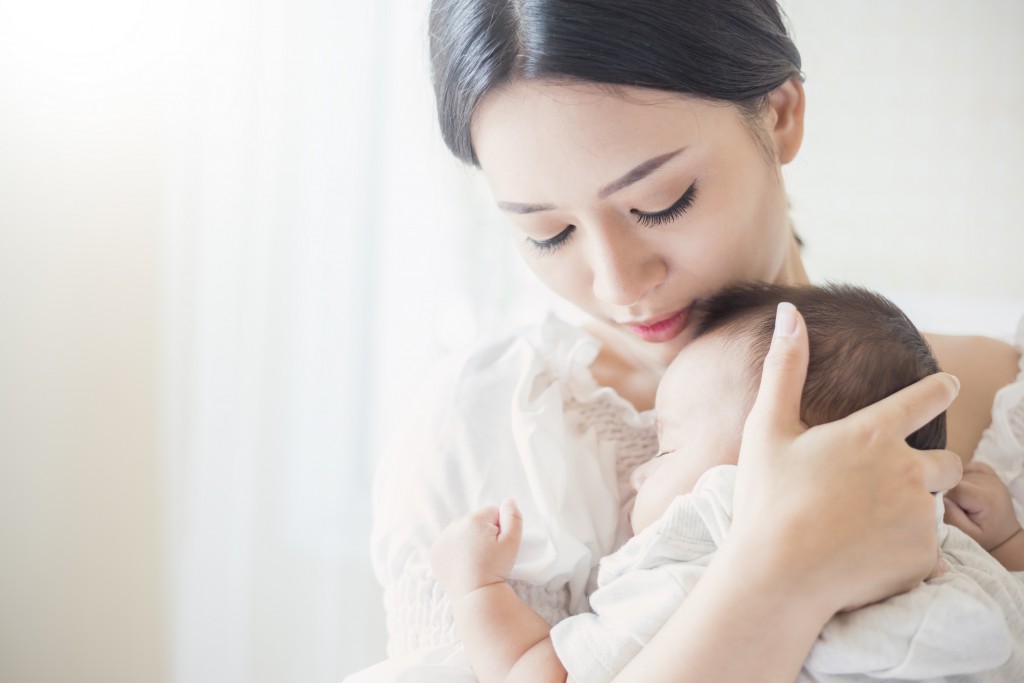 ĐÃ CÓ MẸ NÀO “ĐẺ XONG XUÔI” VÀ TẶNG LẠI TÀI KHOẢN VIP MOM TRỌN ĐỜI CHO MẸ KHÁC CHƯA Ạ? 

Có mẹ nói với Mamibabi là 3 năm trước, khi mang bầu bé thứ 2, bạn đã mua tài khoản “VIP mom trọn đời” để dùng, đến bây giờ, khi đã “đẻ xong xuôi hết rồi” thì bạn tặng lại cho em gái đang mang bầu. Nhờ đó, em gái của bạn không phải mua tài khoản VIP Mom mới mà lại vẫn thai giáo và xem được mọi nội dung tại Mamibabi. Rất đáng “đồng tiền bát gạo” phải không ạ? 

Thật sự hiếm có khóa học thai giáo nào tại Việt Nam có thể dùng trọn đời, và có thể tặng lại cho người khác như vậy. 

Đó là chưa kể giá của Mamibabi luôn tốt nhất thị trường: Giá sau khi giảm chỉ còn 899,000đ để dùng trọn đời toàn bộ các nội dung sau: 
- Hơn 3000 hoạt động thai giáo giúp mẹ vui bé khỏe https://mamibabi.com.vn/vip/info?mode=1
- Hơn 1000 bản nhạc thai giáo và karaoke thai giáo
- Hơn 1000 bài thơ và câu truyện thai giáo tiếng Anh, tiếng Việt, Ehon, audio
- Hơn 500 hoạt động giáo dục sớm cho bé từ 0 - 6 tuổi
- Hơn 300 món ăn dặm cho bé từ 6 tháng đến 2 tuổi  
- Thực đơn 280 ngày mang thai cho mẹ bầu  
- 56 khóa học toàn diện và chuyên sâu dành cho mẹ bầu và bé 0 - 6 tuổi: https://mamibabi.com.vn/khoa-hoc
----------------------------------------

Mamibabi là ứng dụng thai giáo và giáo dục sớm duy nhất tại Việt Nam: 
• Được sáng lập bởi chuyên gia thai giáo Phạm Ngọc Thắng, tác giả cuốn sách “Rủ chồng thai giáo”
• Được xây dựng theo hướng “1 tài khoản – ngàn nội dung”, bạn chỉ cần mua tài khoản VIP Mom 1 lần duy nhất để đọc hàng ngàn nội dung