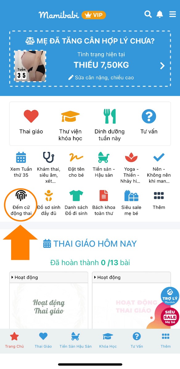 ĐẾM CỬ ĐỘNG THAI – THEO DÕI THAI MÁY: CHỨC NĂNG MỚI NHẤT TẠI MAMIBABI

“Tháng tư là lời nói dối của… ai đó”, chứ chắc chắn không phải của Mamibabi ạ. Trong nhiều năm qua, Mamibabi luôn cam kết liên tục cập nhật nội dung và chức năng mới. Với các mẹ đã có tài khoản VIP Mom, ngay khi có chức năng mới, các mẹ có thể dùng luôn mà KHÔNG phải trả thêm bất cứ khoản phí nào. 

Và chức năng mới nhất của Mamibabi trong tuần này là “Đếm cử động thai”. 

Ngay tại màn hình chính, mẹ sẽ thấy có biểu tượng “Đếm cử động thai” để biết bé có đạp đủ “số lần an toàn” hay không. Mẹ nên đếm khi:
- Sau khi ăn no
- Vào buổi tối 

Với một thai nhi khỏe mạnh, mẹ có thể đếm được bé đạp 4 lần trong 1 giờ đầu tiên. Nếu sau 1 giờ đầu bé chưa đạp đủ 4 lần thì mẹ sẽ theo dõi trong 1 giờ tiếp theo, tổng là 2 giờ. Sau 2 giờ, nếu bé cử động 10 lần, mẹ có thể an tâm. 

Tuy nhiên các mom lưu ý rằng việc bé đạp chỉ là một trong nhiều yếu tố nói lên sức khỏe thai nhi. Muốn biết con có phát triển tốt hay không, cách thức duy nhất là siêu âm trực tiếp với bác sĩ sản khoa. Vì vậy, bên cạnh việc đếm cử động thai, các mom hãy khám thai đều đặn theo sự hướng dẫn của bác sĩ nhé! 
----------------------------------------
Mamibabi là ứng dụng thai giáo và giáo dục sớm duy nhất tại Việt Nam: 
• Được sáng lập bởi chuyên gia thai giáo Phạm Ngọc Thắng, tác giả cuốn sách “Rủ chồng thai giáo”
• Được xây dựng theo hướng “1 tài khoản – ngàn nội dung”, bạn chỉ cần mua tài khoản VIP Mom 1 lần duy nhất để đọc hàng ngàn nội dung 

- Hơn 3000 hoạt động thai giáo giúp mẹ vui bé khỏe https://mamibabi.com.vn/vip/info?mode=1
- Hơn 1000 bản nhạc thai giáo và karaoke thai giáo
- Hơn 1000 bài thơ và câu truyện thai giáo tiếng Anh, tiếng Việt, Ehon, audio
- Hơn 500 hoạt động giáo dục sớm cho bé từ 0 - 6 tuổi
- Hơn 300 món ăn dặm cho bé từ 6 tháng đến 2 tuổi  
- Thực đơn 280 ngày mang thai cho mẹ bầu  
- 56 khóa học toàn diện và chuyên sâu dành cho mẹ bầu và bé 0 - 6 tuổi: https://mamibabi.com.vn/khoa-hoc