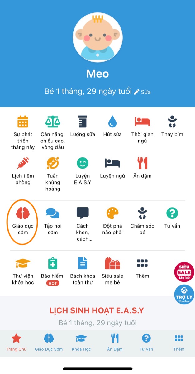 NÊN CHO BÉ SƠ SINH CHƠI GÌ ĐỂ BÉ NGỦ NGON VÀ PHÁT TRIỂN TỐT NHẤT? 

Nếp sinh hoạt mỗi ngày của bé sơ sinh xoay quanh 3 hoạt động ăn - chơi - ngủ. Vận động tốt sẽ giúp bé đủ mệt để có giấc ngủ ngon, những bữa ăn hiệu quả, cũng như phát triển vận động và trí não tốt nhất. 

Tuy nhiên nhiều mẹ không biết nên cho bé sơ sinh chơi gì để đảm bảo an toàn và dễ dàng thực hiện. Vậy mẹ hãy tham khảo khoá học “Giáo dục sớm cho trẻ 0-2 tuổi” của Mamibabi nhé. 275 bài học ngắn đã được thiết kế theo từng tháng tuổi của bé. Mẹ có thể xem chi tiết tại đây https://mamibabi.com.vn/coursev2/2/khoa-hoc-giao-duc-som-cho-tre-0-2-tuoi

Ngay tại giao diện chính của Mamibabi cũng có sẵn biểu tượng “Giáo dục sớm”. Mẹ có thể bấm vào đó để xem các bài học phù hợp với bé nhé.

Chỉ với một tài khoản VIP Mom duy nhất mẹ có thể xem được khoá học “Giáo dục sớm cho trẻ 0-2 tuổi” cùng 55 khoá học khác về mang thai và nuôi con https://mamibabi.com.vn/khoa-hoc