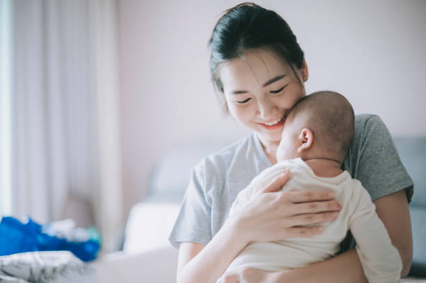 VÌ SAO MAMIBABI TƯ VẤN TRỌN ĐỜI CHO CÁC MẸ?

Đơn giản vì làm mẹ là công việc trọn đời phải không ạ? Nhất là khi mẹ sinh bé thứ 2, thứ 3, thứ 4… cùng một lúc mẹ sẽ làm mẹ của nhiều em bé và cần nhiều sự hỗ trợ hơn.

Mamibabi cam kết hỗ trợ TẤT CẢ CÁC EM BÉ CỦA MẸ trong thời gian trọn đời. Mẹ chỉ cần mua tài khoản “VIP Mom trọn đời” (giá hiện tại 899,000 đồng) một lần duy nhất thôi ạ.

Mẹ xem chi tiết quyền lợi và đặt mua tại đây nhé https://mamibabi.com.vn/vip/info?mode=9

Mình nói thế này cho mẹ dễ hiểu ạ: 

+ Giả sử 2023 mẹ mang bầu, Mamibabi sẽ tư vấn về mang thai, thai giáo cho mẹ. 
+ 2024 mẹ sinh con, Mamibabi sẽ tư vấn về hậu sản, chăm sóc bé sơ sinh, ăn dặm… 
+ 2026 mẹ mang bầu lần 2, Mamibabi sẽ tư vấn tiếp mọi vấn đề về mang thai cho mẹ.
+ 2027 mẹ sinh lần 2, Mamibabi sẽ tư vấn về chăm sóc bé sơ sinh (đối với bé thứ 2) và cả nuôi dạy con, phát triển trí thông minh… (đối với bé thứ 1).

Và nếu mẹ sinh bé thứ 3 hay 4, Mamibabi vẫn tư vấn và mẹ KHÔNG phải trả thêm bất cứ khoản phí nào. 

Tài khoản “VIP Mom trọn đời” không chỉ giúp mẹ được tư vấn mọi vấn đề về mang thai và nuôi con, mà mẹ còn có thể đọc được 40 nhóm nội dung dưới đây:

20 nhóm nội dung về mang thai https://mamibabi.com.vn/feed/8356/cung-kham-pha-20-nhom-noi-dung-tai-vu-tru-thai-giao-mamibabi

20 nhóm nội dung về nuôi dạy con https://mamibabi.com.vn/feed/8376/20-nhom-noi-dung-goi-dau-giuong-cho-me-nuoi-con-nho-moi-kien