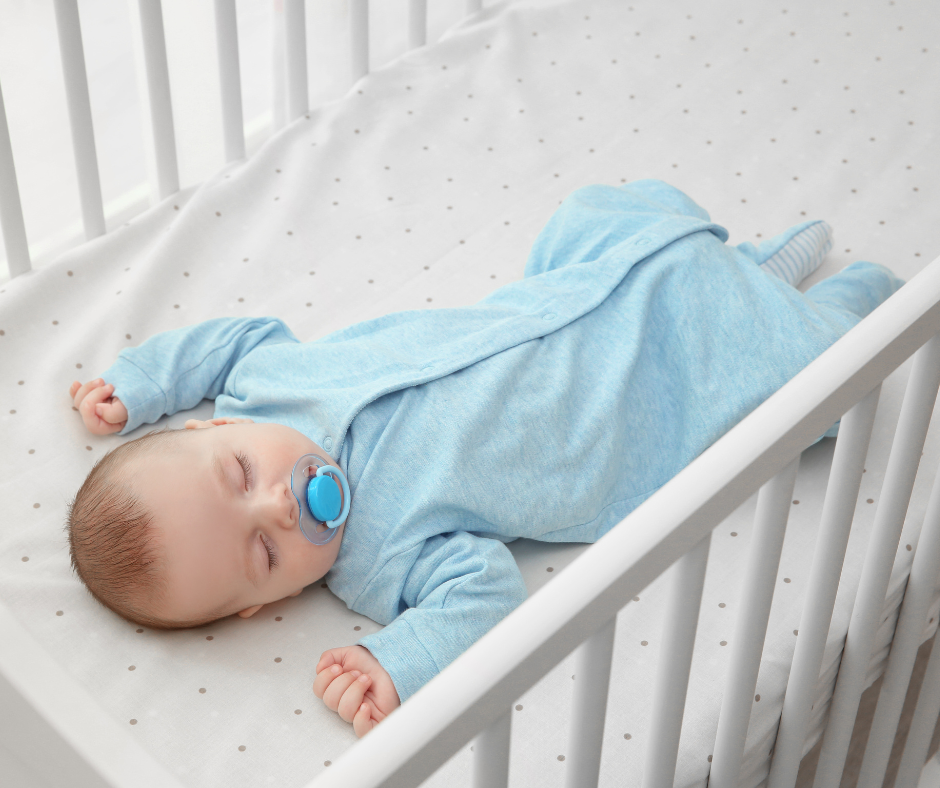 Dù mẹ có áp dụng lịch sinh hoạt EASY cho bé hay không, mẹ vẫn nên tham khảo trình tự ngủ của EASY mẹ nhé. Trình tự này chính là bí quyết giúp bé dễ ngủ, vào giấc nhẹ nhàng và hạn chế gắt gỏng, nhất là trong các giai đoạn tuần khủng hoảng hay bé “khó ở”. 

Trình tự ngủ ngày và đêm của EASY có nhiều điểm giống nhau, điểm khác biệt lớn nhất là: 
- Trình tự ngủ ngày KHÔNG có bước ăn trước khi ngủ
- Trình tự ngủ đêm bắt buộc CÓ bước ăn trước khi ngủ nhằm giúp bé đủ no để có thể ngủ giấc đêm thật ngon 

Mẹ xem chi tiết trình tự ngủ của EASY tại đây nhé: 

Trình tự ngủ ngày https://mamibabi.com.vn/news/1953/easy-5-trinh-tu-ngu-ngay-theo-easy-bi-quyet-giup-be-ngu-tron-giac-han-che-ngu-vat-catnap

Trình tự ngủ đêm https://mamibabi.com.vn/news/1954/easy-6-trinh-tu-ngu-dem-theo-easy-giup-be-ngu-ngon-chong-lon-me-duoc-nghi-ngoi
---------------------------------------------

Mamibabi là ứng dụng thai giáo và giáo dục sớm được xây dựng bởi tác giả Phạm Ngọc Thắng – tác giả cuốn sách “Rủ chồng thai giáo”. Mẹ chỉ cần đăng ký tài khoản “VIP Mom trọn đời” giá 899,000đ và nhận được các quyền lợi sau trong thời gian TRỌN ĐỜI: 

+ Được tư vấn 1:1 mọi câu hỏi về mang thai và nuôi con https://mamibabi.com.vn/community 
+ Học 80 khóa học ngắn về mang thai https://mamibabi.com.vn/khoa-hoc?mode=1
+ Học 40 khóa học ngắn về chăm sóc trẻ sơ sinh và nuôi con https://mamibabi.com.vn/khoa-hoc?mode=2