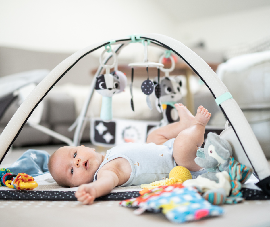 Chuỗi trò chơi này sẽ giúp: 

+ Bé được phát triển toàn diện về vận động, cảm xúc, trí tuệ, ngôn ngữ... 
+ Mẹ không phải “đau đầu” nghĩ hôm nay cho bé chơi gì 
+ Tăng cường sự gắn kết giữa bố mẹ và bé yêu 
+ Các em bé được luyện EASY có thể chơi các trò này trong khoảng thời gian giữa ăn và ngủ mỗi cữ 

Mamibabi đã có sẵn 275 bài chơi hàng ngày cho bé từ 0 – 2 tuổi, được hướng dẫn trực quan và dễ làm, mẹ chỉ cần mở app lên là tất cả đã có sẵn rồi. Mẹ có thể xem chi tiết tại khóa học “Vận động và giáo dục sớm cho trẻ 0 – 2 tuổi” https://mamibabi.com.vn/coursev2/2/khoa-hoc-giao-duc-som-cho-tre-0-2-tuoi

---------------------------------------------

Mamibabi là ứng dụng thai giáo, luyện EASY và giáo dục sớm được xây dựng bởi tác giả Phạm Ngọc Thắng – tác giả cuốn sách “Rủ chồng thai giáo”. Mẹ chỉ cần đăng ký tài khoản VIP Mom và nhận được các quyền lợi sau trong thời gian TRỌN ĐỜI: 

+ Được tư vấn 1:1 mọi câu hỏi về mang thai và nuôi con https://mamibabi.com.vn/community 
+ Học 80 khóa học ngắn về mang thai https://mamibabi.com.vn/khoa-hoc?mode=1
+ Học 40 khóa học ngắn về chăm sóc trẻ sơ sinh và nuôi con https://mamibabi.com.vn/khoa-hoc?mode=2