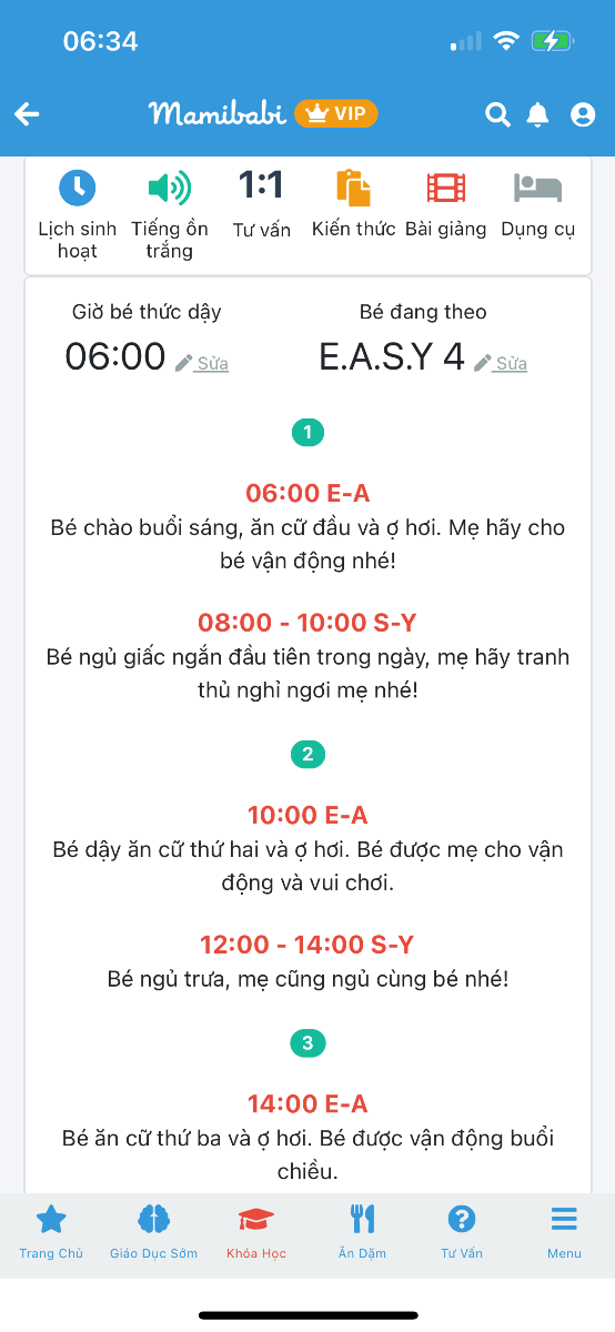 Chào mamibabi lại là mình đây ạ. Hiện tại bé nhà mình đã lên E4 được 2 ngày do mình thấy bé ngày ăn kém và đêm hay thức đòi ăn thêm cữ. Trước đó mình vẫn theo E3.5 thì đêm bé chỉ thức an 1 lần lúc 1h-1h30. Tuy nhiên 3 ngày hôm nay thì bé thức thêm 1 lần lúc 22h, mình dậy cho bé ăn tuy nhiệ bé ko ăn dc nhiều (tầm 79-80 ml). Sau đó bé lại thức lúc 2h đòi ăn nữa thì mình cũng cho ăn va kết thúc trc 3h sáng. Tuy nhiên 2 cữ ban ngày lúc 6h và lúc 10h bé ăn rất kém (80-90 ml/ cuwx) so với 2 cữ chiều (150ml/cữ) nên ngày hôm sau mình chỉ cho bé ăn lúc 22h còn lúc 2h bé dậy đòi ăn thì mình dỗ cho ngủ lại ko cho ăn, bé đói hay sao mà dỗ cứ dc 30p lại ngọ nguậy lại dỗ lại. Tuy nhiên 2 cữ buổi sáng vẫn an kém như cũ ạ. Cho mình hỏi tại sao mình đã dãn cữ mà bé vẫn thức nhiều lần vào ban đêm và cữ ngày ăn vẫn ko hiệu quả ạ (bé ăn kém hiệu quả từ ww5-6, ăn có cữ 120-130 có cữ chỉ 80-90) Mình đang áp dụng lịch E4 như hình dưới đây ạ, có cữ đầu tiên trong ngày là bé chỉ thức dc tới 7g30-7h45, cữ ăn vẫn đảm bảo cách 4h. Cảm ơn mamibabi ạ.