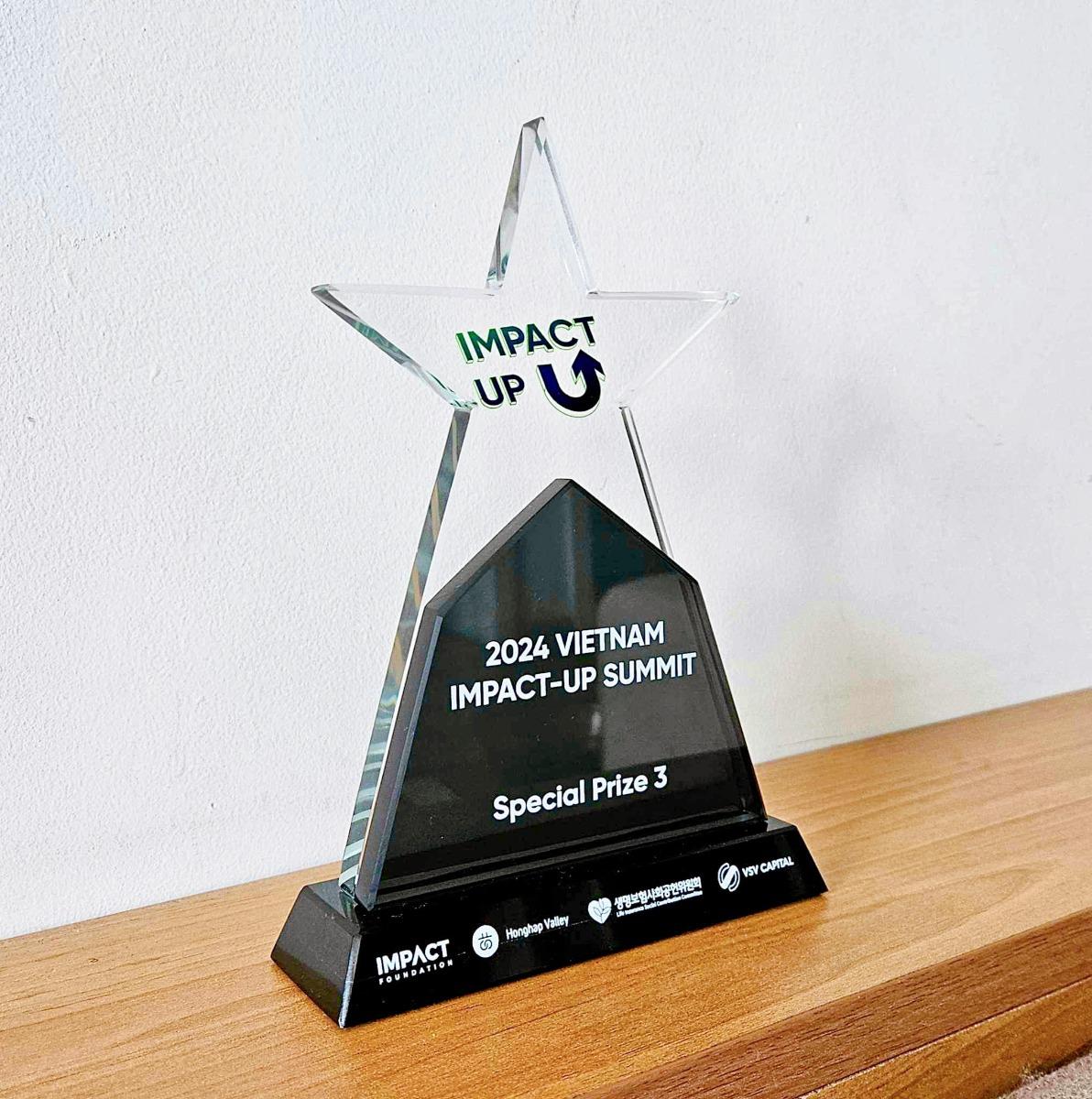 Ngày 12.7.2024, tại Sky L, 65F, Lotte Center, 54 Liễu Giai, Ba Đình, Hà Nội đã diễn ra chung kết chương trình "Vietnam Impact-Up Summit 2024" - sự kiện tìm kiếm và ươm tạo các startup tạo tác động trong mọi lĩnh vực. 

Vượt qua nhiều dự án khác, ứng dụng thai giáo và giáo dục sớm Mamibabi đã may mắn có mặt trong top 6 dự án xuất sắc nhất và lọt vào chung kết sự kiện. 

Sự ghi nhận từ “Vietnam Impact-Up Summit 2024” là động lực rất lớn để Mamibabi tiếp tục nỗ lực và phát triển hơn nữa trong những năm tới.

Chúng tôi xin chân thành cảm ơn sự tin tưởng và đồng hành của quý đối tác, quý khách hàng đã giúp Mamibabi có được những thành tựu nhất định trên hành trình của mình.

Rất nhiều nội dung hữu ích sẽ liên tục được cập nhật trong thời gian tới giúp bạn có một thai kỳ khỏe mạnh và chăm sóc bé tốt nhất. Bạn có xem tất cả các khóa học ngắn của chúng tôi tại đây https://mamibabi.com.vn/khoa-hoc 

… 

Đôi nét về sự kiện "Vietnam Impact-Up Summit 2024": Đây là sự kiện quy tụ hơn 100 startup, các đại diện từ các cơ quan nhà nước và khối doanh nghiệp đến từ Việt Nam và Hàn Quốc cũng như giới truyền thông.

Vietnam Impact-Up Summit 2024 tập trung hỗ trợ các doanh nghiệp không chỉ tìm kiếm lợi nhuận mà còn mang lại giá trị bền vững cho cộng đồng, tạo tác động tích cực cho xã hội.