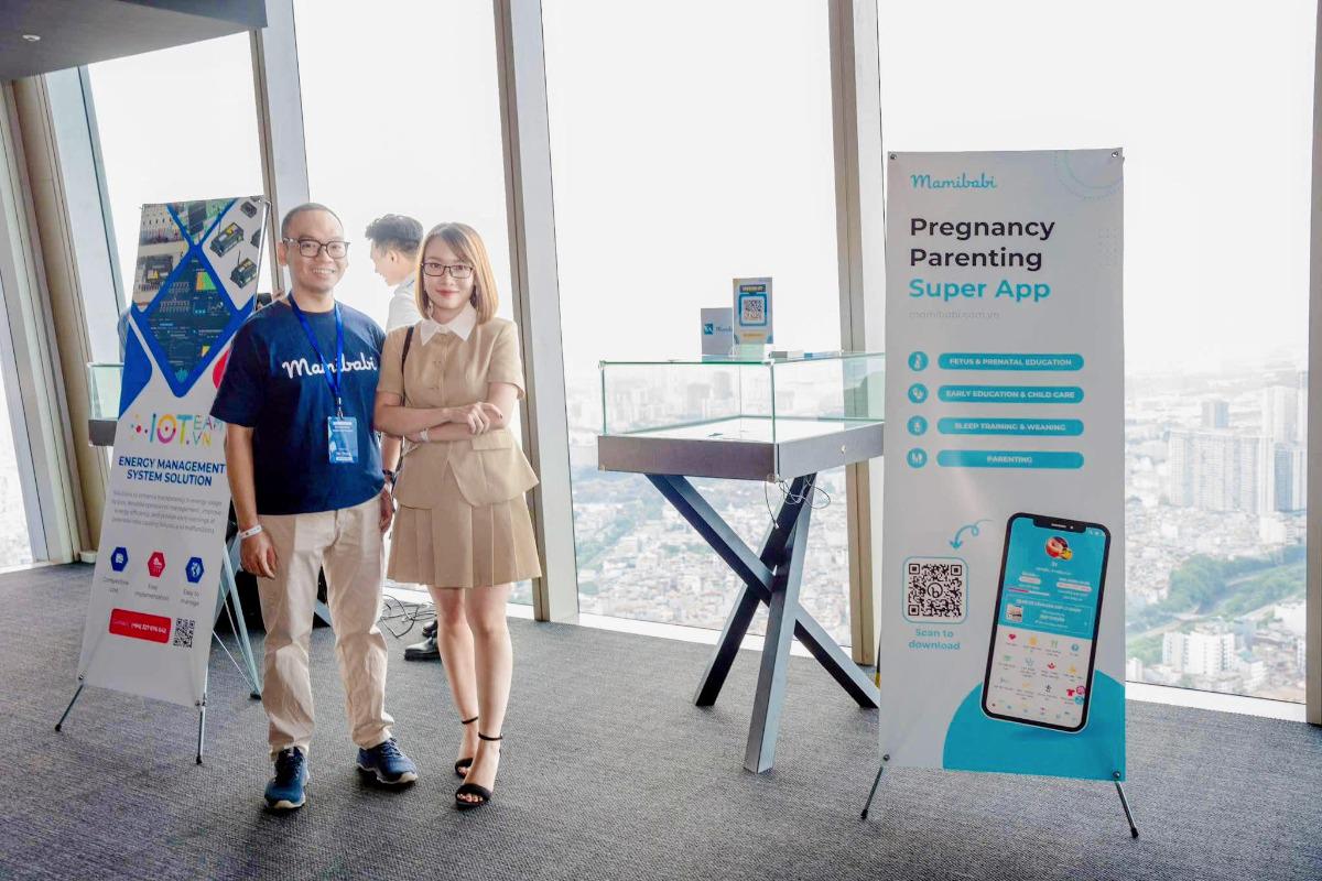 Ngày 12.7.2024, tại Sky L, 65F, Lotte Center, 54 Liễu Giai, Ba Đình, Hà Nội đã diễn ra chung kết chương trình "Vietnam Impact-Up Summit 2024" - sự kiện tìm kiếm và ươm tạo các startup tạo tác động trong mọi lĩnh vực. 

Vượt qua nhiều dự án khác, ứng dụng thai giáo và giáo dục sớm Mamibabi đã may mắn có mặt trong top 6 dự án xuất sắc nhất và lọt vào chung kết sự kiện. 

Sự ghi nhận từ “Vietnam Impact-Up Summit 2024” là động lực rất lớn để Mamibabi tiếp tục nỗ lực và phát triển hơn nữa trong những năm tới.

Chúng tôi xin chân thành cảm ơn sự tin tưởng và đồng hành của quý đối tác, quý khách hàng đã giúp Mamibabi có được những thành tựu nhất định trên hành trình của mình.

Rất nhiều nội dung hữu ích sẽ liên tục được cập nhật trong thời gian tới giúp bạn có một thai kỳ khỏe mạnh và chăm sóc bé tốt nhất. Bạn có xem tất cả các khóa học ngắn của chúng tôi tại đây https://mamibabi.com.vn/khoa-hoc 

… 

Đôi nét về sự kiện "Vietnam Impact-Up Summit 2024": Đây là sự kiện quy tụ hơn 100 startup, các đại diện từ các cơ quan nhà nước và khối doanh nghiệp đến từ Việt Nam và Hàn Quốc cũng như giới truyền thông.

Vietnam Impact-Up Summit 2024 tập trung hỗ trợ các doanh nghiệp không chỉ tìm kiếm lợi nhuận mà còn mang lại giá trị bền vững cho cộng đồng, tạo tác động tích cực cho xã hội.