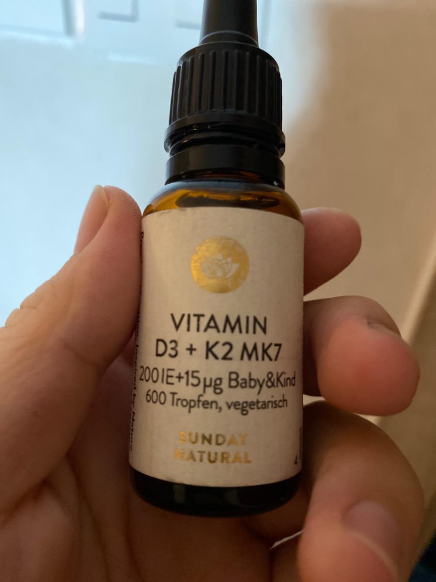 Bé nhà mình 3 tháng 5 ngày tuổi, sữa mẹ hoàn toàn, mình cho bé uống d3k2 2 giọt mỗi ngày từ lúc sinh cho đến bây giờ thì có đúng ko ạ, mình có cần thay đổi lượng uống d3k2 theo tháng tuổi không ah