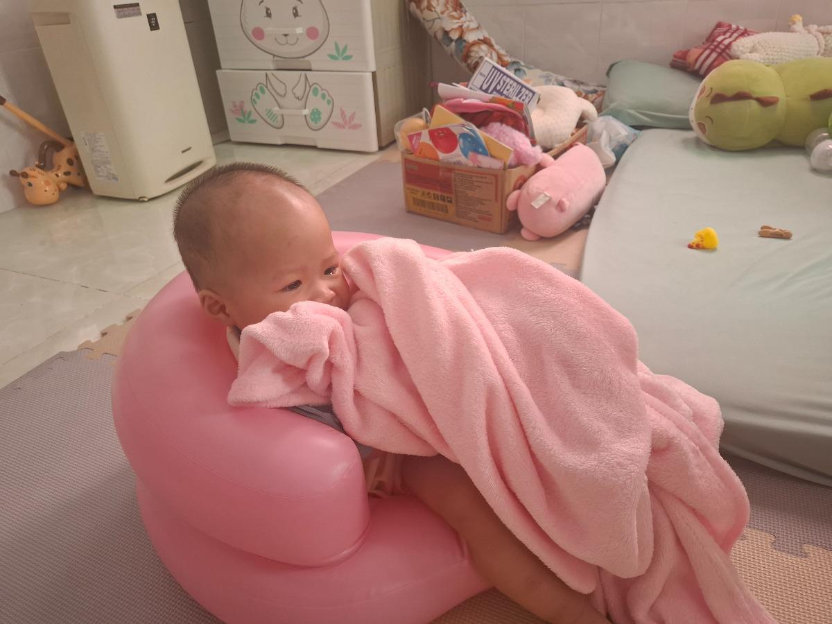 Nhờ bác sĩ tư vấn giùm bé em cứ thích ôm mền, không có mền là khóc, nhiều lúc bé cứ ôm mền chọt chọt miệng, ngủ cũng thích ôm mềm không biết có bị gì không bác sĩ
Nhờ bác sĩ tư vấn giùm. Xin cảm ơn