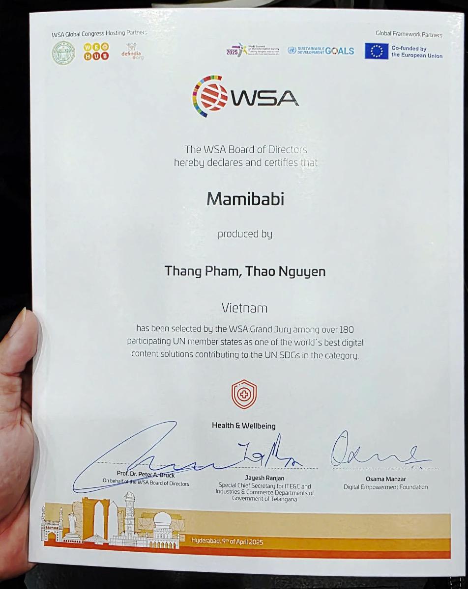 Đầu tháng 4/2025, Mamibabi đã chính thức được chọn là đại diện duy nhất của Việt Nam tham dự World Summit Awards (WSA) 2025 – một trong những giải thưởng toàn cầu uy tín dành cho các giải pháp số tạo tác động xã hội tích cực, theo định hướng các Mục tiêu Phát triển Bền vững (SDGs) của Liên Hợp Quốc.

Với hơn 22 năm hình thành và phát triển, WSA quy tụ những sáng tạo công nghệ xuất sắc đến từ 182 quốc gia. Không chỉ là một giải thưởng, WSA là mạng lưới toàn cầu kết nối các startup, chuyên gia, chính phủ và các nhà đổi mới xã hội, cùng nhau kiến tạo tương lai bền vững thông qua công nghệ.

Mamibabi - ứng dụng hỗ trợ mẹ bầu và nuôi dạy con đến từ Việt Nam đã có mặt tại Ấn Độ trong chuỗi sự kiện: 

- Tham gia chuỗi hội thảo quốc tế, pitching và workshop chuyên sâu dành cho các dự án sáng tạo

- Giao lưu, học hỏi và chia sẻ câu chuyện Việt Nam với cộng đồng sáng tạo toàn cầu

Mamibabi xin gửi lời cảm ơn chân thành tới các gia đình, các bố mẹ và các bé đã tin tưởng đồng hành cùng Mamibabi trong suốt những năm qua. Nhờ đó, chúng tôi đã có cơ hội được phụng sự và cùng các bố mẹ đem tới những giải pháp chăm sóc tốt nhất cho các bé yêu!