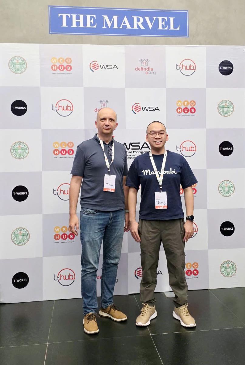 Đầu tháng 4/2025, Mamibabi đã chính thức được chọn là đại diện duy nhất của Việt Nam tham dự World Summit Awards (WSA) 2025 – một trong những giải thưởng toàn cầu uy tín dành cho các giải pháp số tạo tác động xã hội tích cực, theo định hướng các Mục tiêu Phát triển Bền vững (SDGs) của Liên Hợp Quốc.

Với hơn 22 năm hình thành và phát triển, WSA quy tụ những sáng tạo công nghệ xuất sắc đến từ 182 quốc gia. Không chỉ là một giải thưởng, WSA là mạng lưới toàn cầu kết nối các startup, chuyên gia, chính phủ và các nhà đổi mới xã hội, cùng nhau kiến tạo tương lai bền vững thông qua công nghệ.

Mamibabi - ứng dụng hỗ trợ mẹ bầu và nuôi dạy con đến từ Việt Nam đã có mặt tại Ấn Độ trong chuỗi sự kiện: 

- Tham gia chuỗi hội thảo quốc tế, pitching và workshop chuyên sâu dành cho các dự án sáng tạo

- Giao lưu, học hỏi và chia sẻ câu chuyện Việt Nam với cộng đồng sáng tạo toàn cầu

Mamibabi xin gửi lời cảm ơn chân thành tới các gia đình, các bố mẹ và các bé đã tin tưởng đồng hành cùng Mamibabi trong suốt những năm qua. Nhờ đó, chúng tôi đã có cơ hội được phụng sự và cùng các bố mẹ đem tới những giải pháp chăm sóc tốt nhất cho các bé yêu!