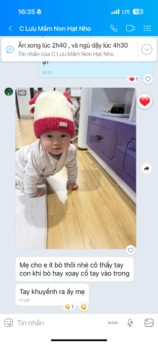 Cô giáo con nhà em dặn cho em bé ít bò vì khi bò tay nó khuỳnh ra. Vậy em nên làm như thế nào ạ? Vì con muốn bò có cấm cũng không được